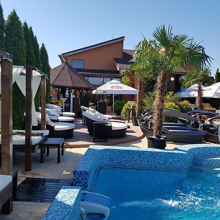 Rixo'S Guesthouse Cîrcea エクステリア 写真