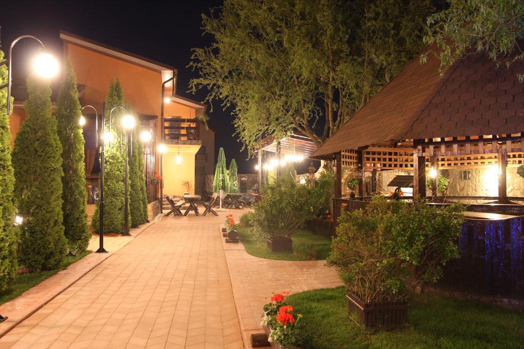 Rixo'S Guesthouse Cîrcea エクステリア 写真
