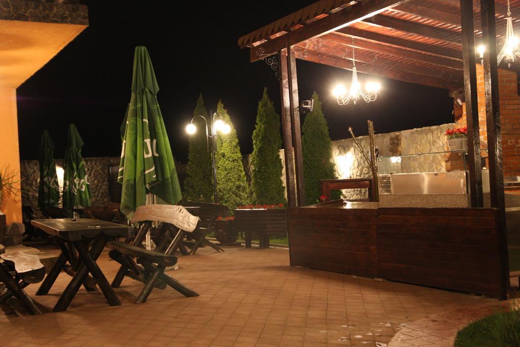 Rixo'S Guesthouse Cîrcea エクステリア 写真