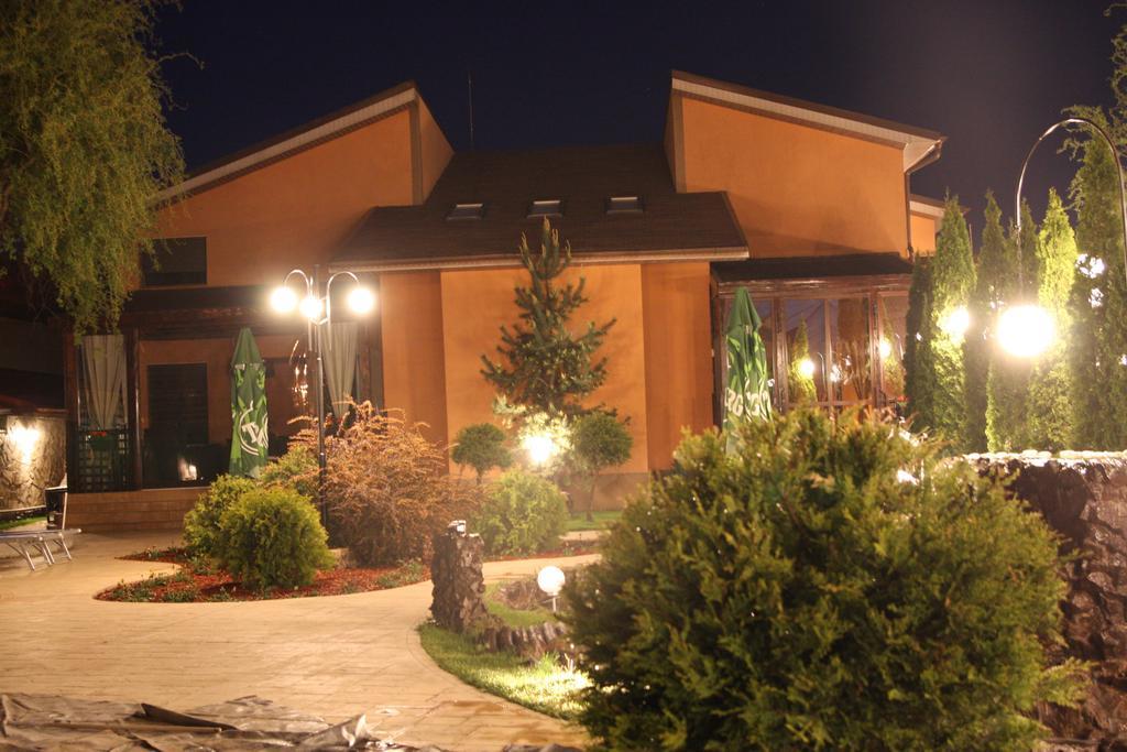 Rixo'S Guesthouse Cîrcea エクステリア 写真