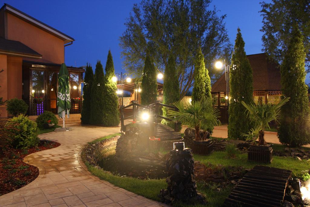 Rixo'S Guesthouse Cîrcea エクステリア 写真