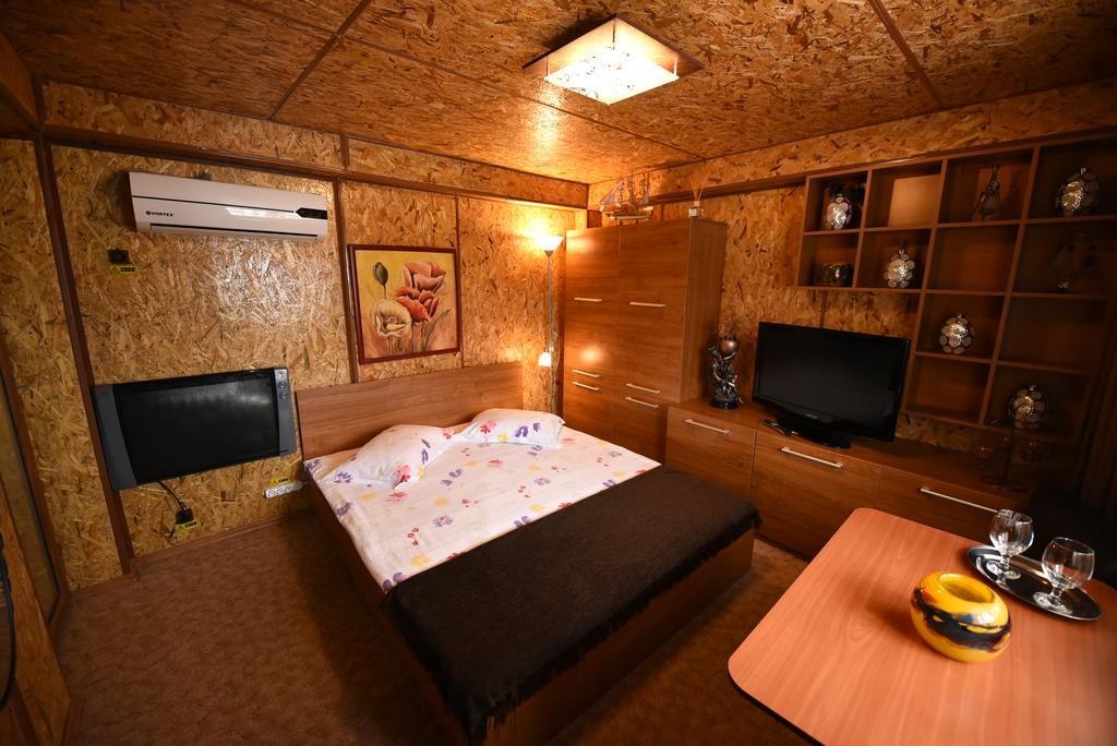 Rixo'S Guesthouse Cîrcea エクステリア 写真
